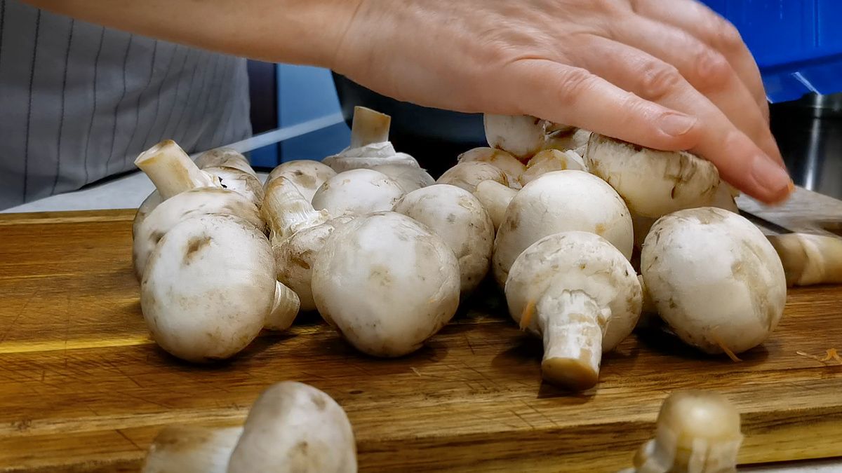 Грибы с картошкой: почему этот простой рецепт завоевал популярность