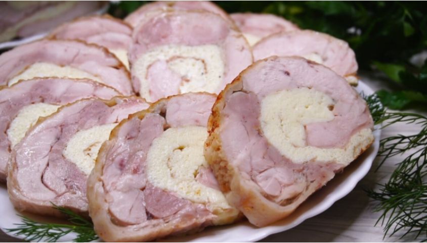 Как приготовить куриный рулет: 2 блюда за один раз