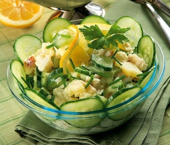 Салат из трески с огурцами и хреном: легкий вкус весны