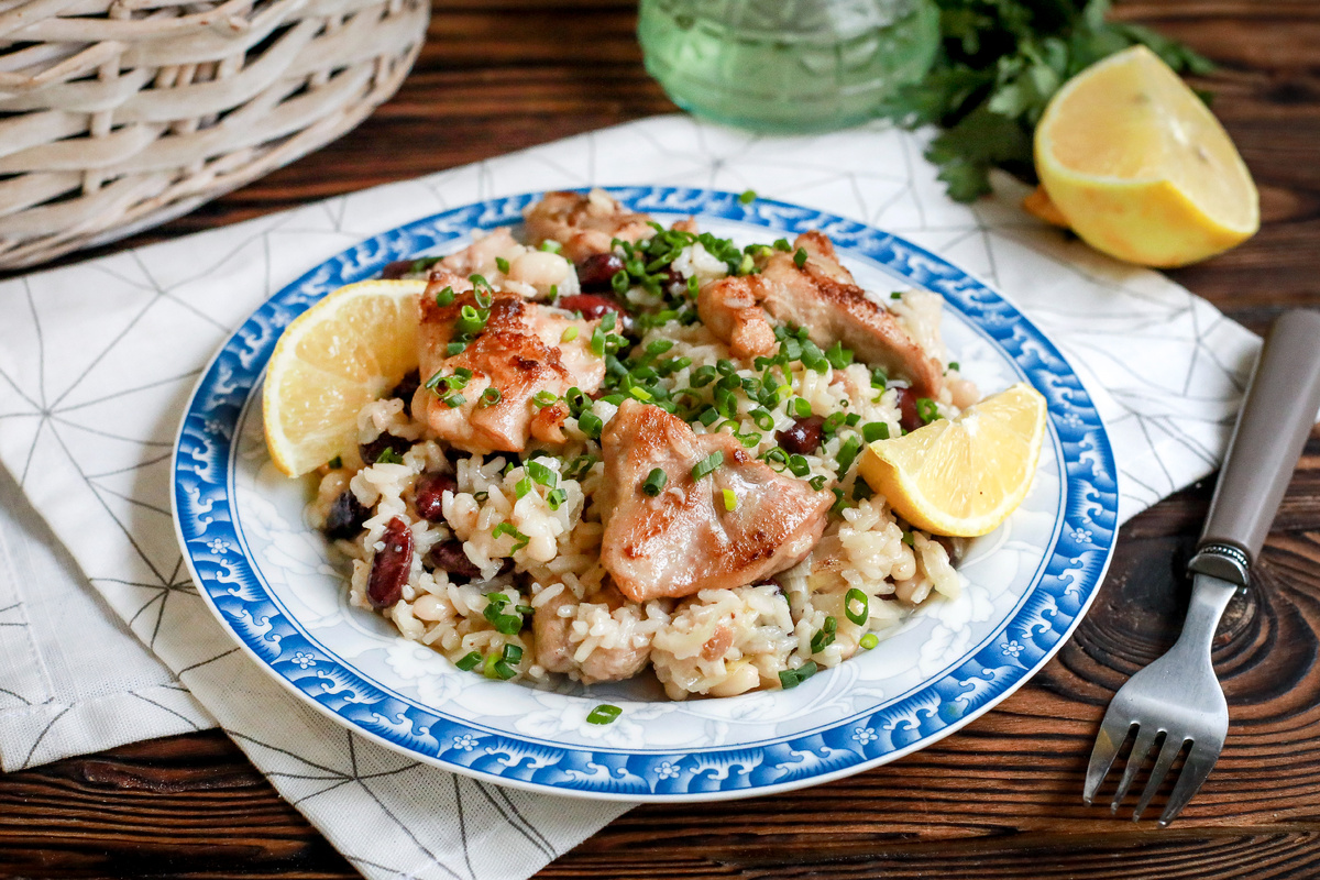 Кулинарное путешествие в Грецию: Курица с фасолью и ароматным рисом Жасмин