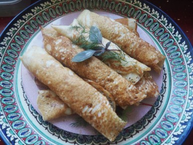 Легкость на завтрак: блинчики с капустной начинкой