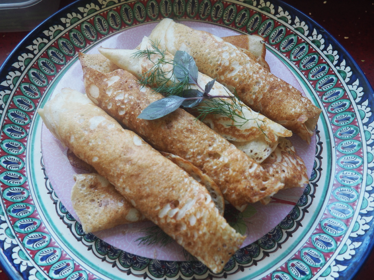 Легкость на завтрак: блинчики с капустной начинкой