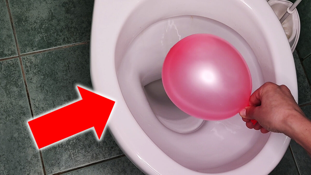 Оригинальный способ очистки унитаза, который удивит вас