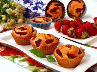 Обжаренные кексы с клубникой: идеальное угощение для любого времени года