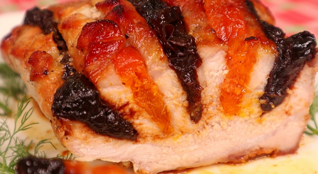 Свинина с сухофруктами: праздник для ваших вкусов