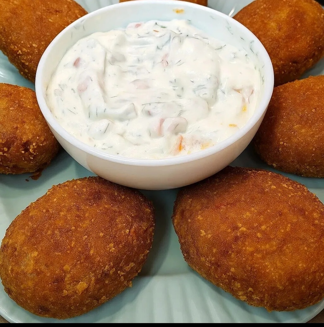 Гречневые котлеты с волшебным соусом