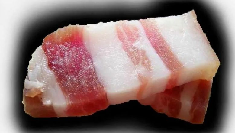 Зачем пожилым людям стоит включить сало в рацион: взгляд врача