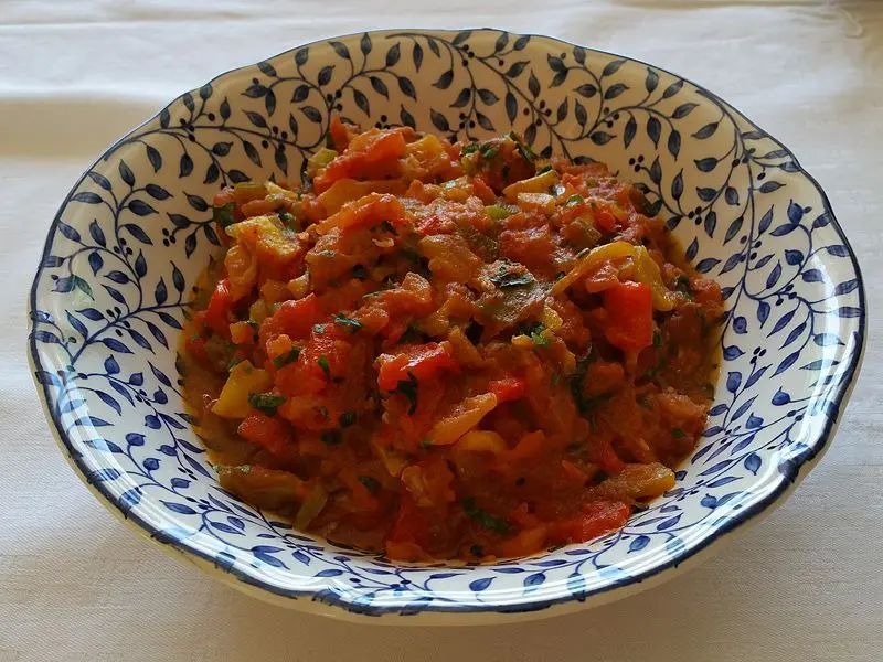 Салат из жареного перца и помидоров: вкусное дополнение к любому столу