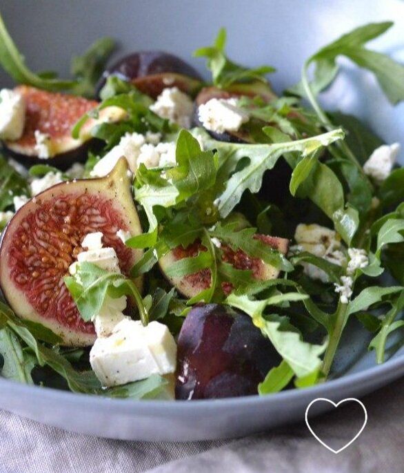 Необычный салат с инжиром и моцареллой для вашего стола