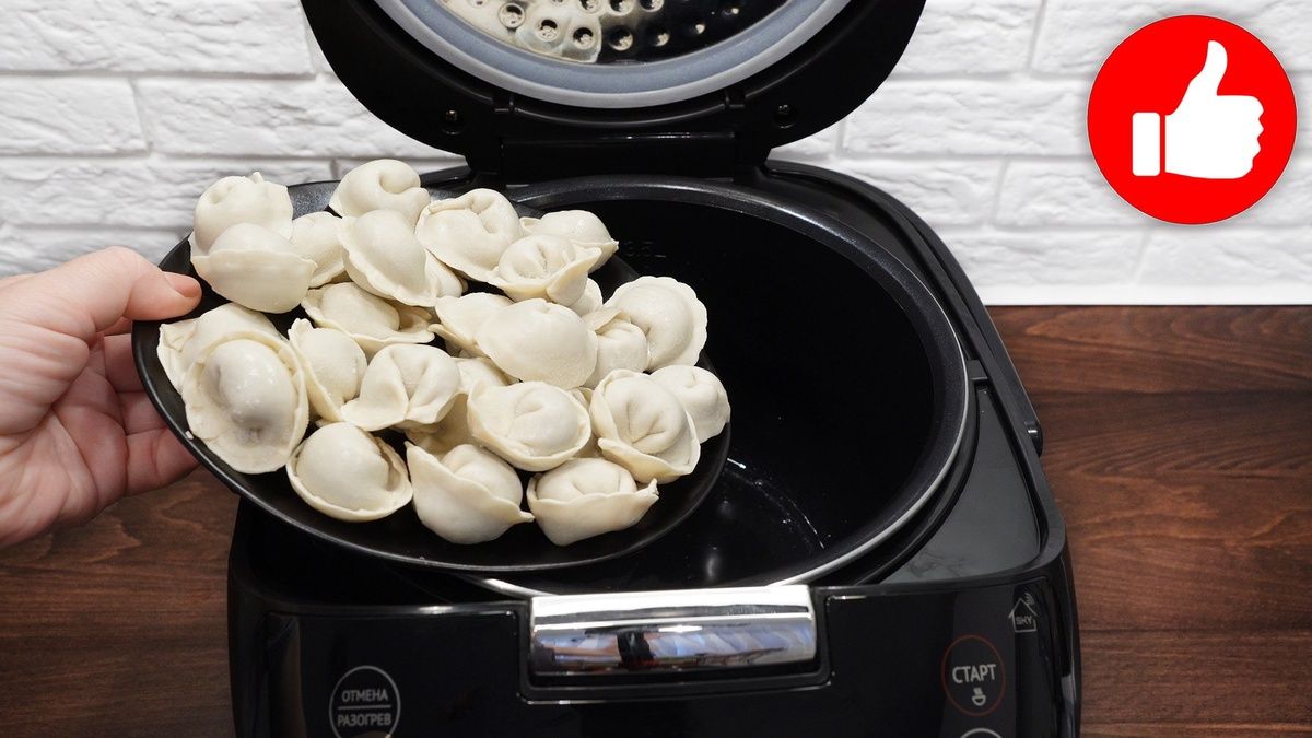 Необычный завтрак: пельмени в омлете с мультиваркой