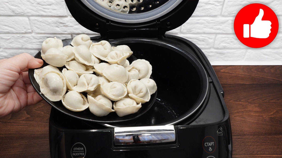 Необычный завтрак: пельмени в омлете с мультиваркой