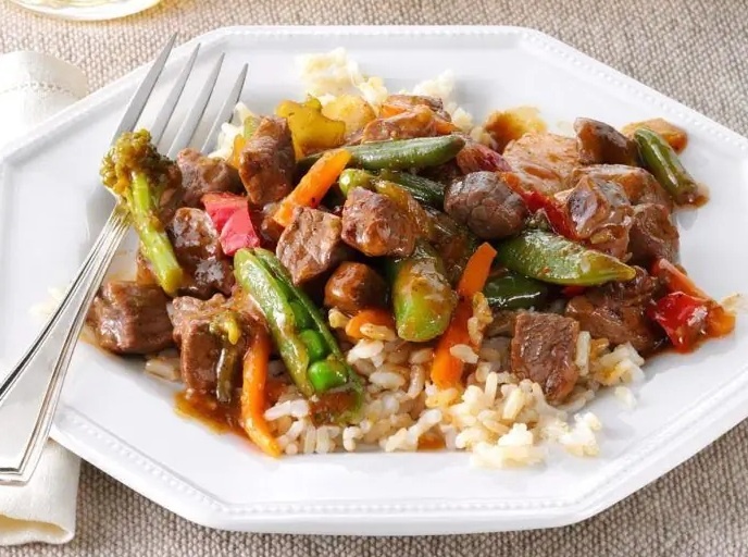 Ароматная говядина по-китайски с рисом: быстро и вкусно