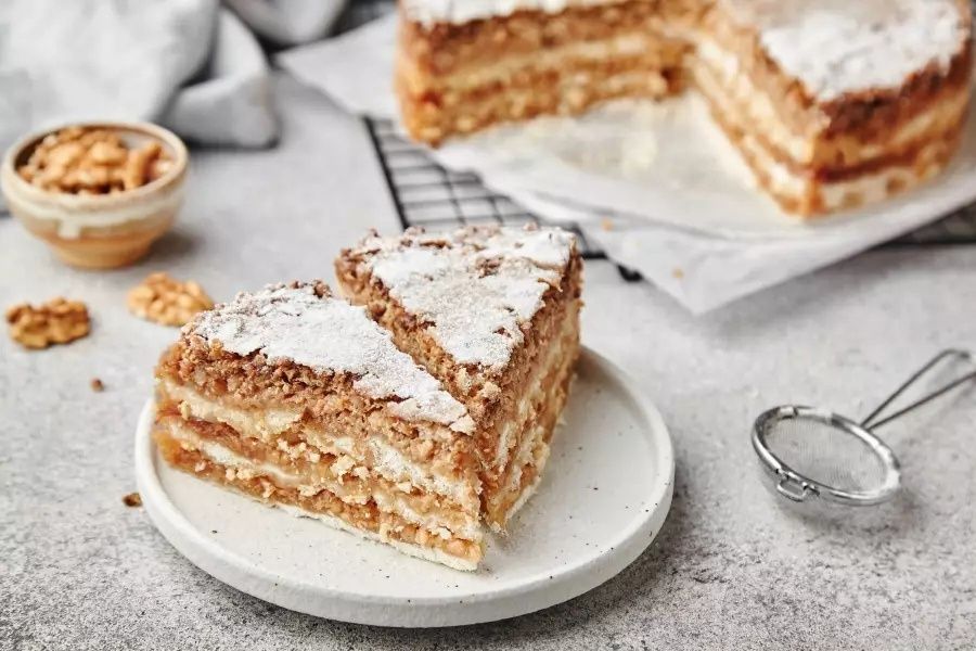 Идеальный манник с яблоками и орехами: пошаговый рецепт