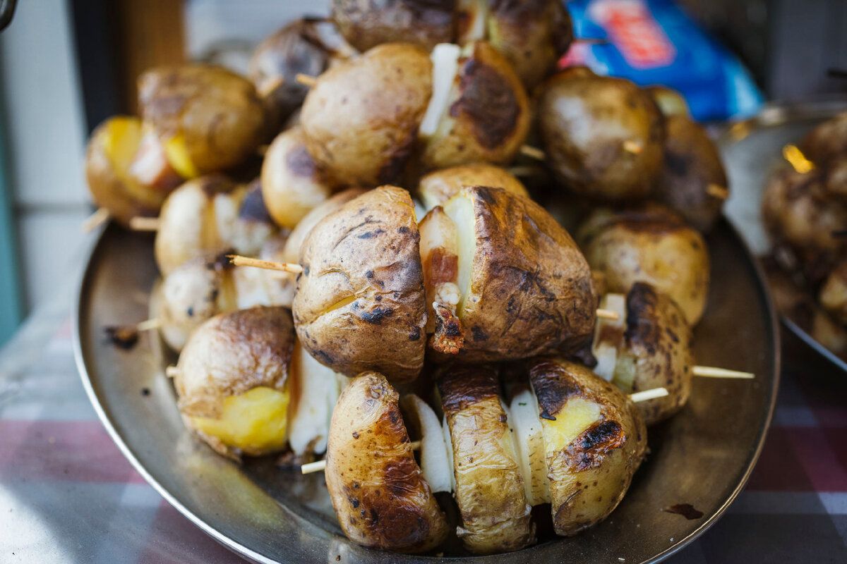 Как приготовить вкусную картошку с салом на углях