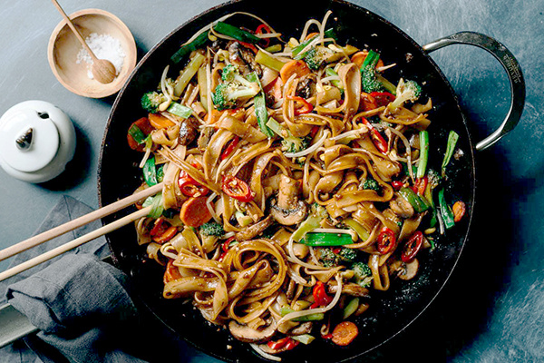 Вегетарианская симфония: Чао Хэ Фэнь с овощами за полчаса