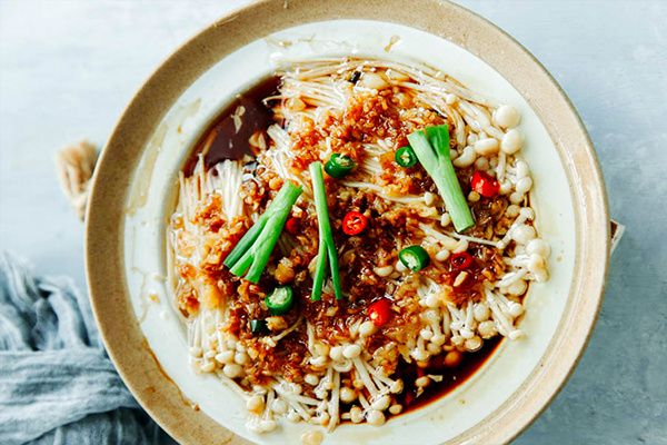 Нежные грибы эноки на пару: сокровища китайской кухни