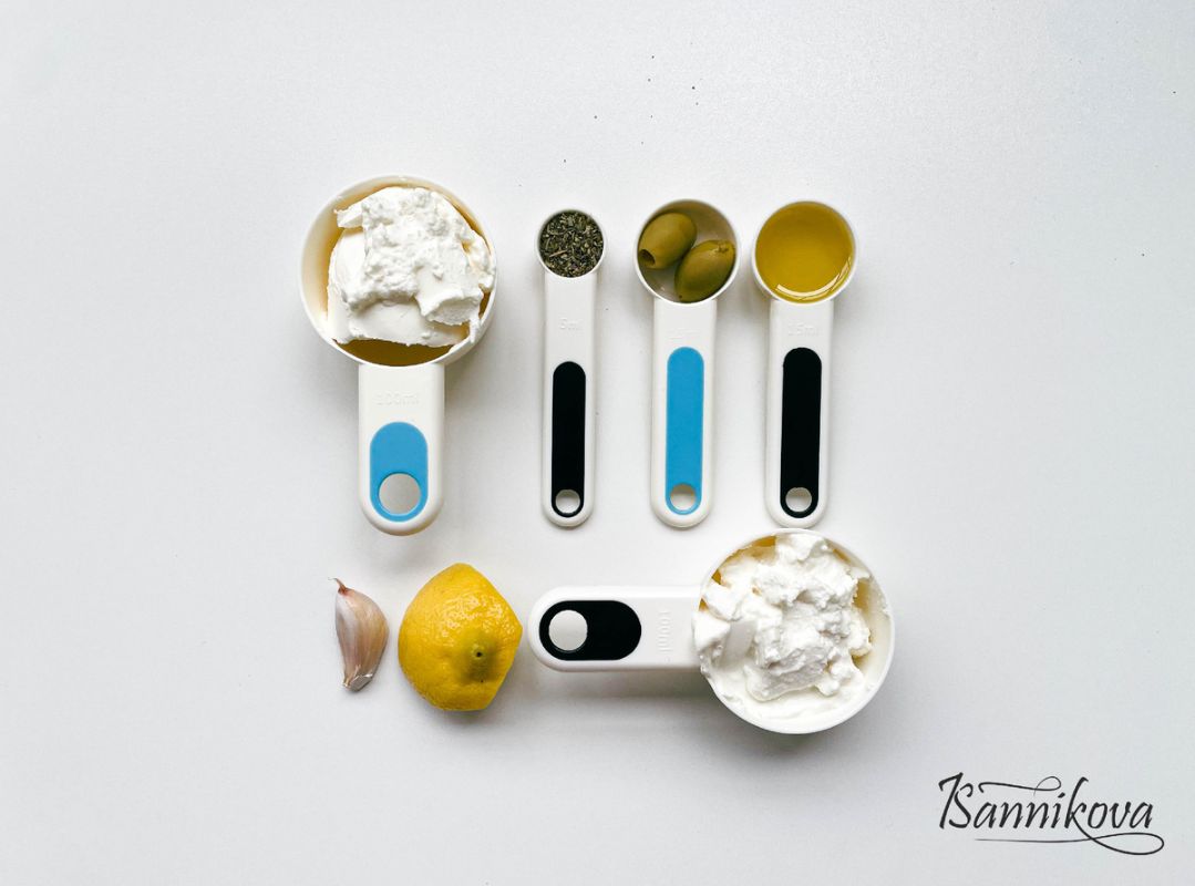 Нежная сырная намазка с оливками для вашего стола