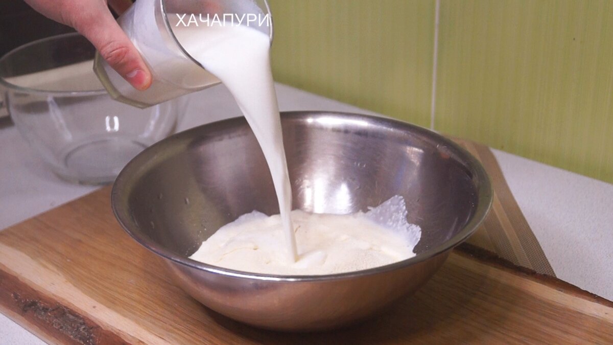 Вкусно и просто: как приготовить манник на кефире с ягодами