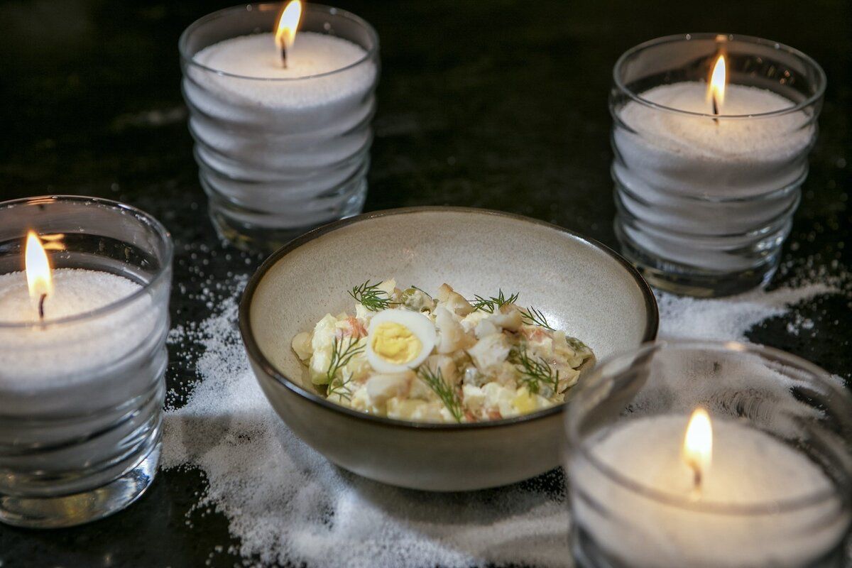 Нежный оливье с копченой треской