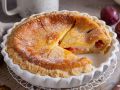 Сливочный пирог с сочными сливами: незабываемый десерт для ваших близких