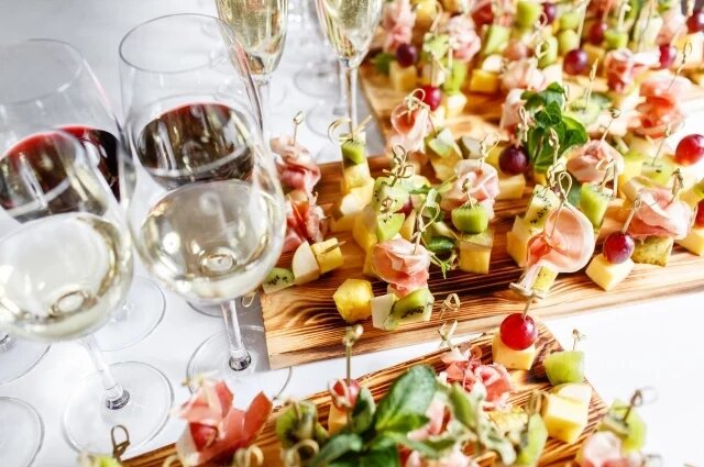 Выбор закусок для идеального сочетания со шампанским