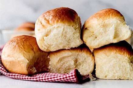 Наслаждайтесь домашними дрожжевыми булочками: секреты от шефа