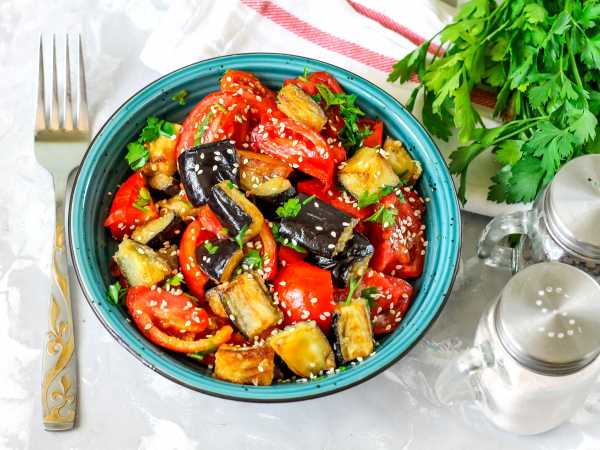 Салат "Лаззат" с баклажанами