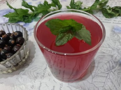 Необычный морс из ревеня и черной смородины