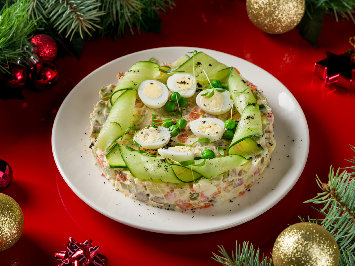 Оливье с говяжьим языком: праздничный хит от шеф-повара