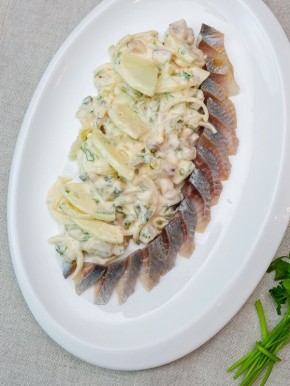 Сельдь Маттиас с яблоком и огурцом: новый взгляд на классическое блюдо