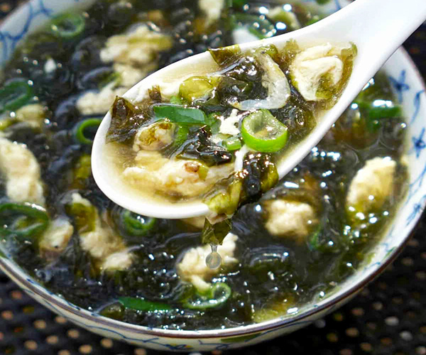 Уютный суп с водорослями и яйцом: за 10 минут в объятиях домашнего комфорта