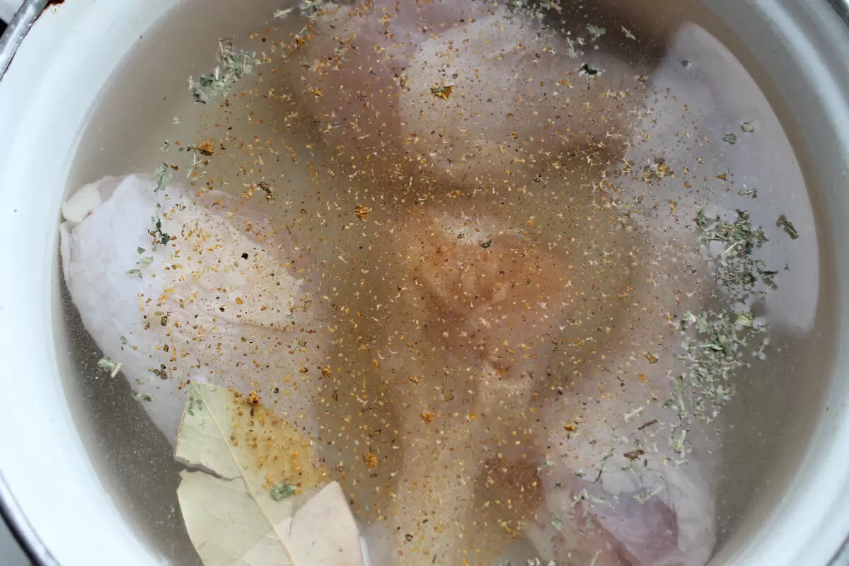 Как превратить вареные куриные ножки в изысканный деликатес