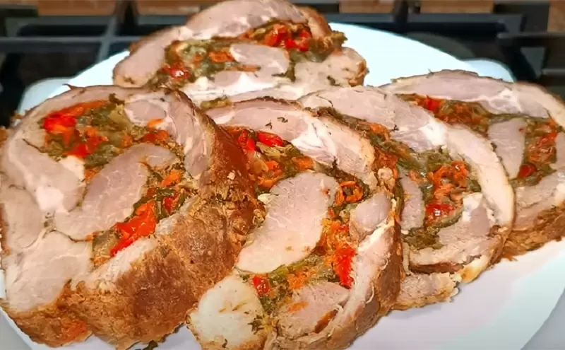 Рулет из свиной шейки с овощной начинкой: вкусный гаджет для вашего стола