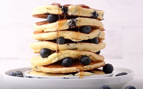 Как приготовить неотразимые блинчики с черникой и рикоттой