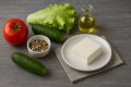 Летний салат: свежесть на вашем столе с творожным сыром и семенами